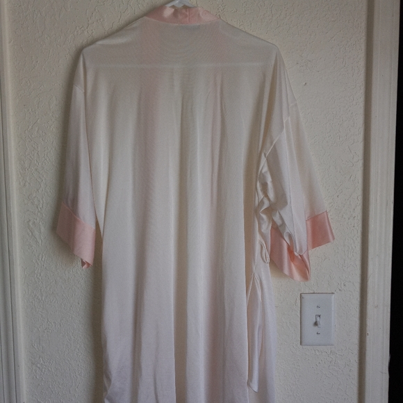 Miss Elaine Robe - Picture 4 of 5